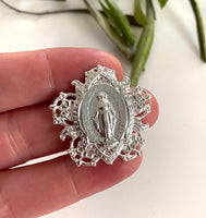 VIRGEN DE LOS RAYOS FLORECIDA PLATA 3CM